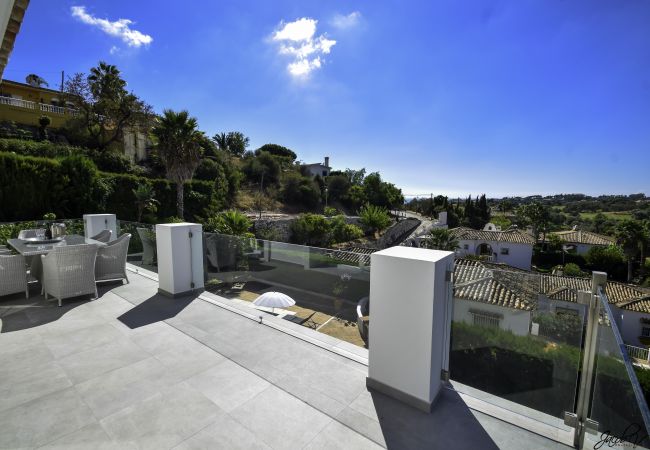 Villa i Marbella - Tranquil Villa with Sea Views & Heated Pool!