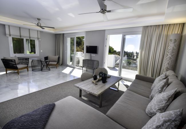 Villa i Marbella - Tranquil Villa with Sea Views & Heated Pool!