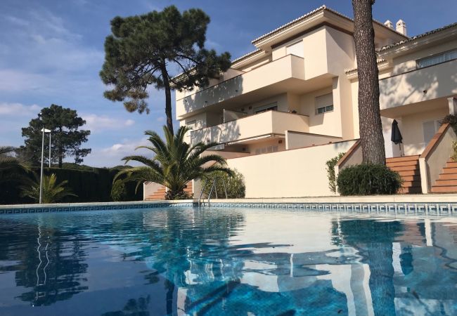 Lejlighed i Marbella - Beachside Family Apartment with Direct Pool Access