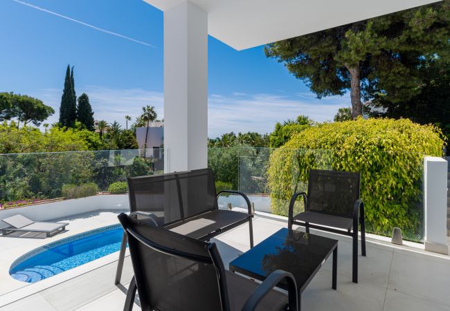 Villa i Marbella - Elegant Villa with sea Views & Pool Marbella