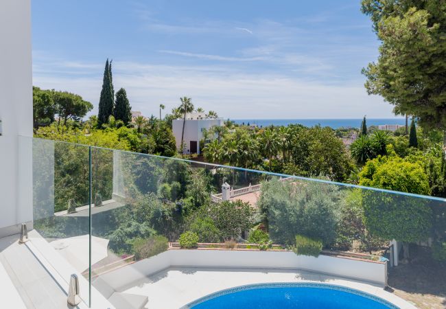 Villa i Marbella - Elegant Villa with sea Views & Pool Marbella