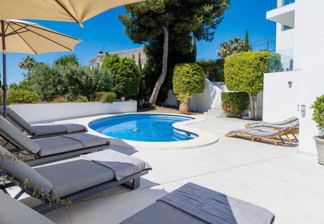 Villa i Marbella - Elegant Villa with sea Views & Pool Marbella