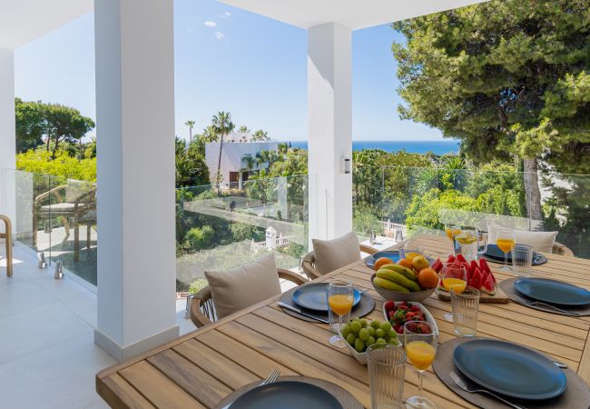 Villa i Marbella - Elegant Villa with sea Views & Pool Marbella