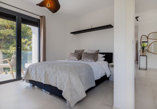 Villa i Marbella - Elegant Villa with sea Views & Pool Marbella