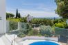 Villa i Marbella - Elegant Villa with sea Views & Pool Marbella