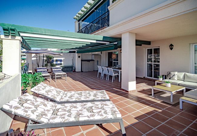 Lejlighed i Nueva andalucia - LCR4 - Large 3-Bedroom Apartment Near Beach