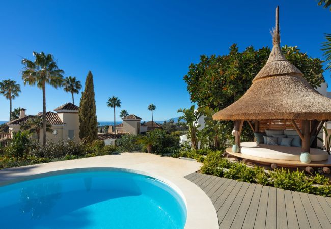 Villa i Marbella - Luxury Villa with High Security, Pool & Jacuzzi