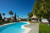 Villa i Marbella - Luxury Villa with High Security, Pool & Jacuzzi