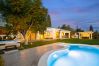 Villa i Marbella - Luxury Villa with High Security, Pool & Jacuzzi