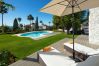 Villa i Marbella - Luxury Villa with High Security, Pool & Jacuzzi