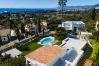 Villa i Marbella - Luxury Villa with High Security, Pool & Jacuzzi