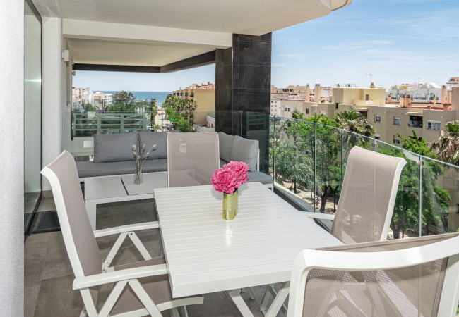 Lejlighed i Estepona - INF4.5P- modern 3 bed city apartment next to beach