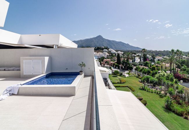 Lejlighed i Nueva andalucia - AZM- Spacious penthouse, plunge pool, sea view