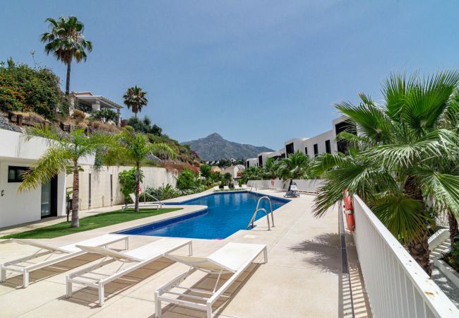 Lejlighed i Nueva andalucia - AZM- Spacious penthouse, plunge pool, sea view