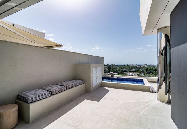 Lejlighed i Nueva andalucia - AZM- Spacious penthouse, plunge pool, sea view