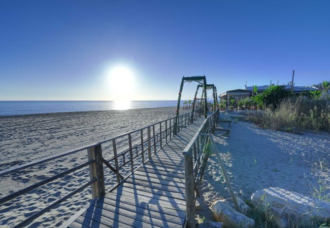 Lejlighed i Marbella - 1104 Charming Beachfront Apartment on Golden Beach