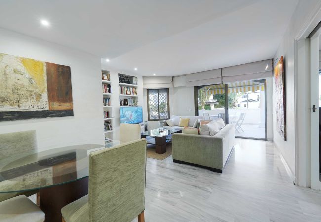 Lejlighed i Marbella - 1104 Charming Beachfront Apartment on Golden Beach