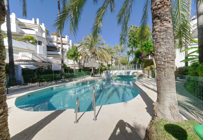 Lejlighed i Marbella - 1104 Charming Beachfront Apartment on Golden Beach