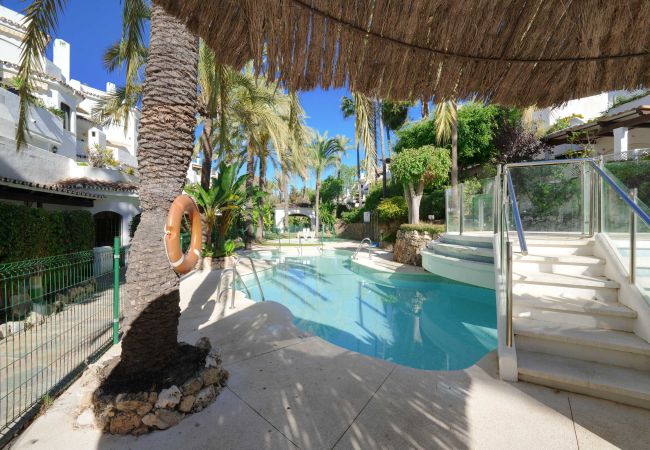 Lejlighed i Marbella - 1104 Charming Beachfront Apartment on Golden Beach