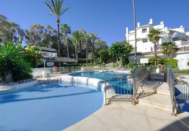 Lejlighed i Marbella - 1104 Charming Beachfront Apartment on Golden Beach