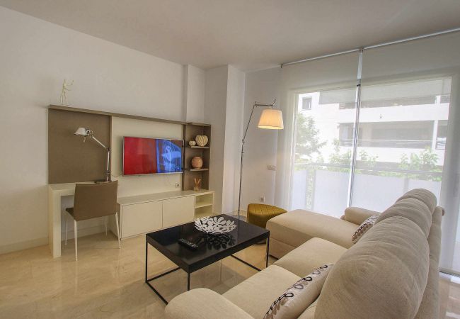 Lejlighed i Marbella - 1092 Luxury Apartment Steps from Beach Promenade