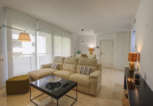 Lejlighed i Marbella - 1092 Luxury Apartment Steps from Beach Promenade