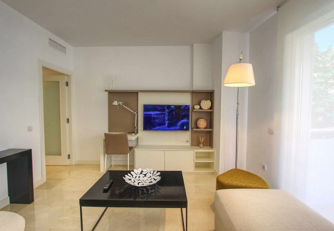 Lejlighed i Marbella - 1092 Luxury Apartment Steps from Beach Promenade