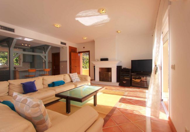 Villa i Estepona - 1077 Luxurious Beachfront Villa with Pool