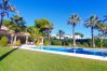 Villa i Estepona - 1077 Luxurious Beachfront Villa with Pool