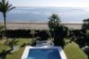 Villa i Estepona - 1077 Luxurious Beachfront Villa with Pool