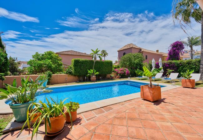 Villa i Marbella - 1109 Charming Family Villa with Panoramic Sea View