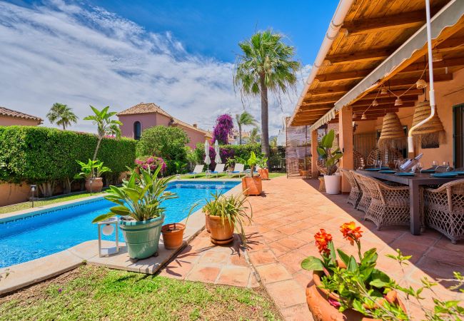 Villa i Marbella - 1109 Charming Family Villa with Panoramic Sea View