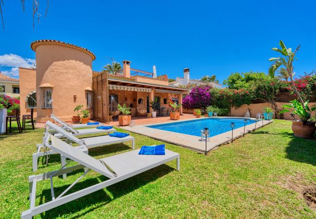 Villa i Marbella - 1109 Charming Family Villa with Panoramic Sea View