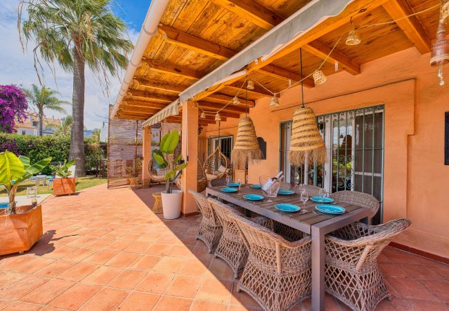 Villa i Marbella - 1109 Charming Family Villa with Panoramic Sea View