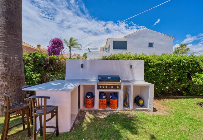 Villa i Marbella - 1109 Charming Family Villa with Panoramic Sea View