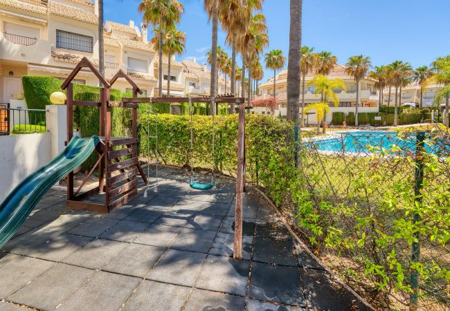 Hus i Marbella - 1107 Elegant Beachfront House with Pool