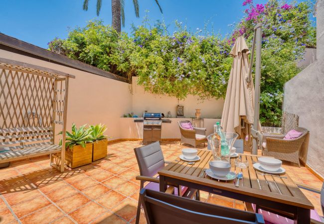 Hus i Marbella - 1107 Elegant Beachfront House with Pool