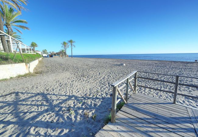 Lejlighed i Marbella - 2039 Cozy Beachfront Apartment on Golden Beach