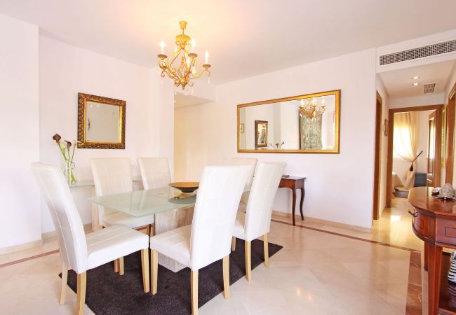 Lejlighed i Estepona - 1126 Elegant Apartment with Terrace by the Beach