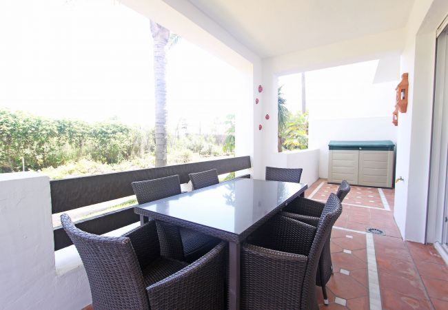 Lejlighed i Estepona - 1126 Elegant Apartment with Terrace by the Beach