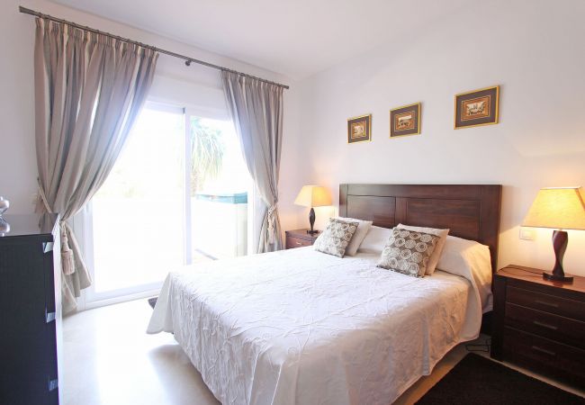 Lejlighed i Estepona - 1126 Elegant Apartment with Terrace by the Beach