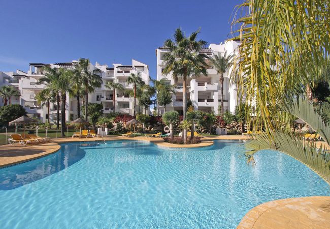 Lejlighed i Estepona - 1126 Elegant Apartment with Terrace by the Beach