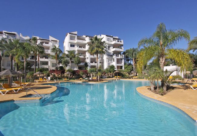 Lejlighed i Estepona - 1126 Elegant Apartment with Terrace by the Beach