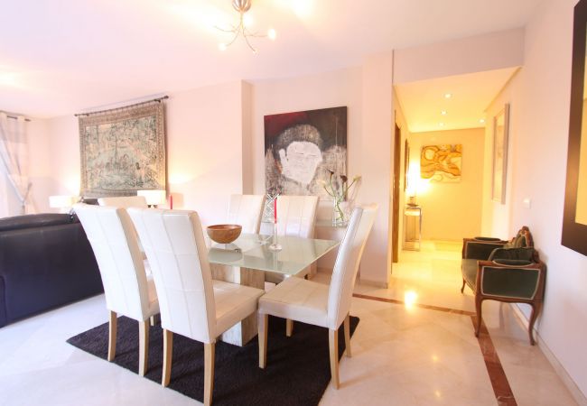 Lejlighed i Estepona - 1126 Elegant Apartment with Terrace by the Beach