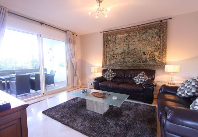 Lejlighed i Estepona - 1126 Elegant Apartment with Terrace by the Beach