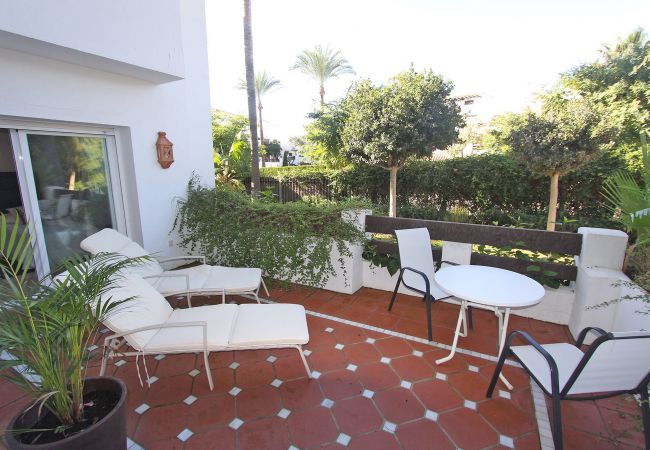 Lejlighed i Estepona - 1126 Elegant Apartment with Terrace by the Beach