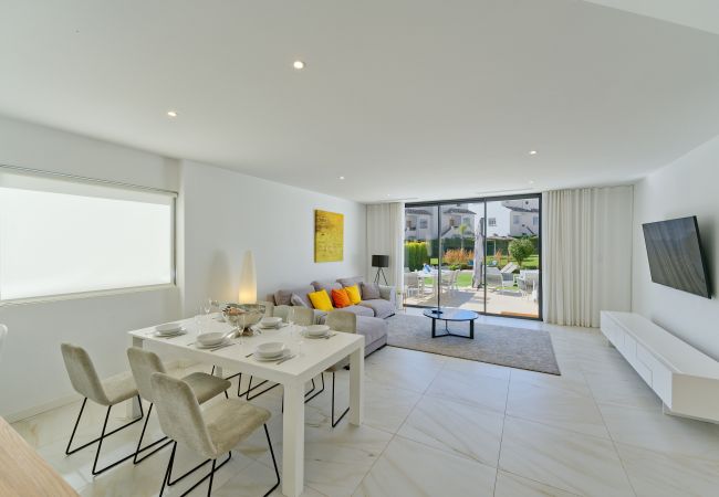 Hus i Estepona - 2210 Luxury Modern Villa with Pool and Garden