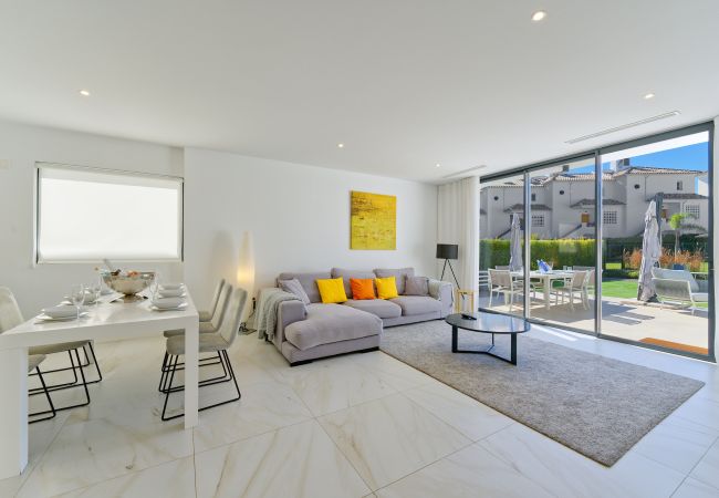 Hus i Estepona - 2210 Luxury Modern Villa with Pool and Garden