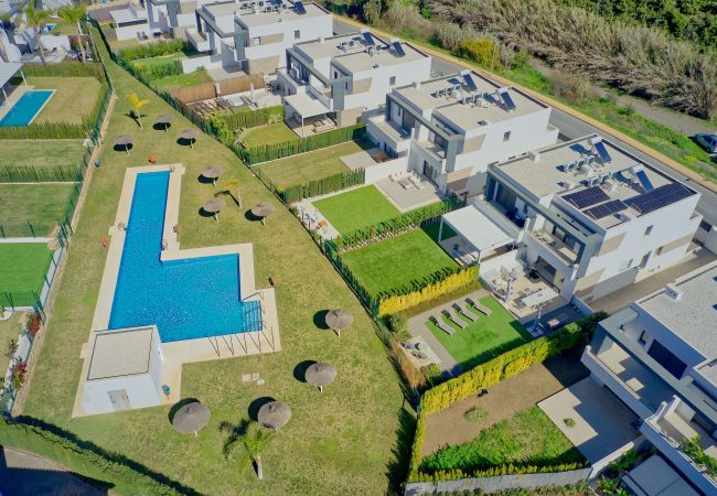 Hus i Estepona - 2210 Luxury Modern Villa with Pool and Garden