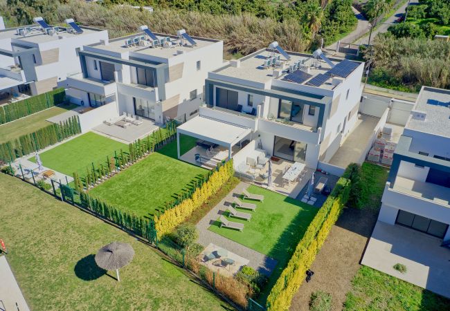 Hus i Estepona - 2210 Luxury Modern Villa with Pool and Garden